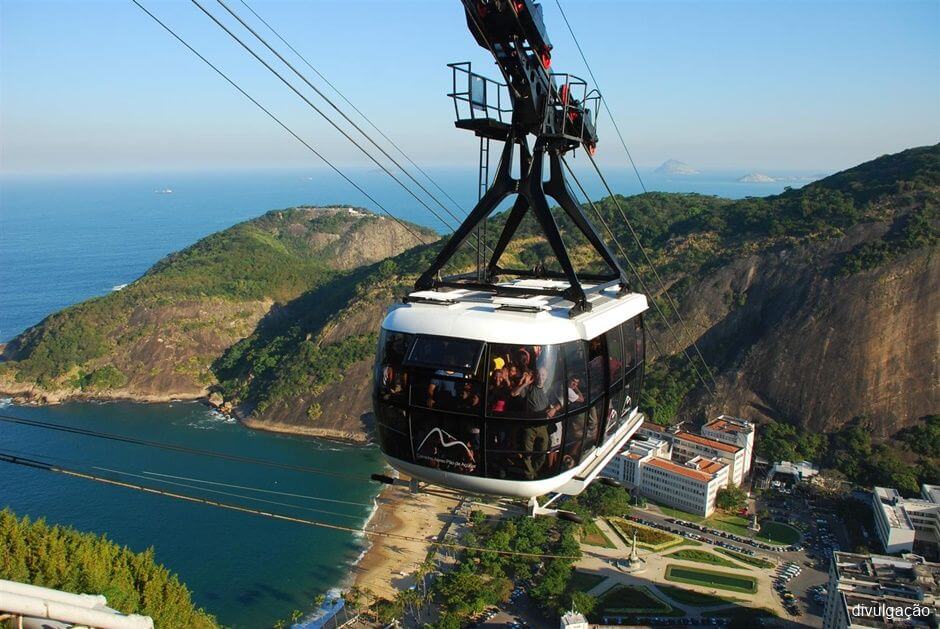 Cable car between Morro da Urca and Sugarloaf Mountain