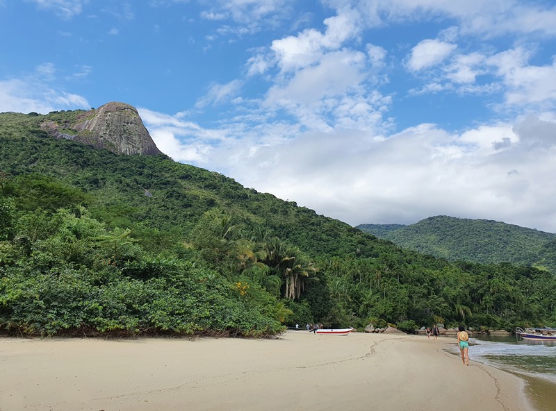 Praia do Costa (Twilight Beach) in Saco do Mamanguá
