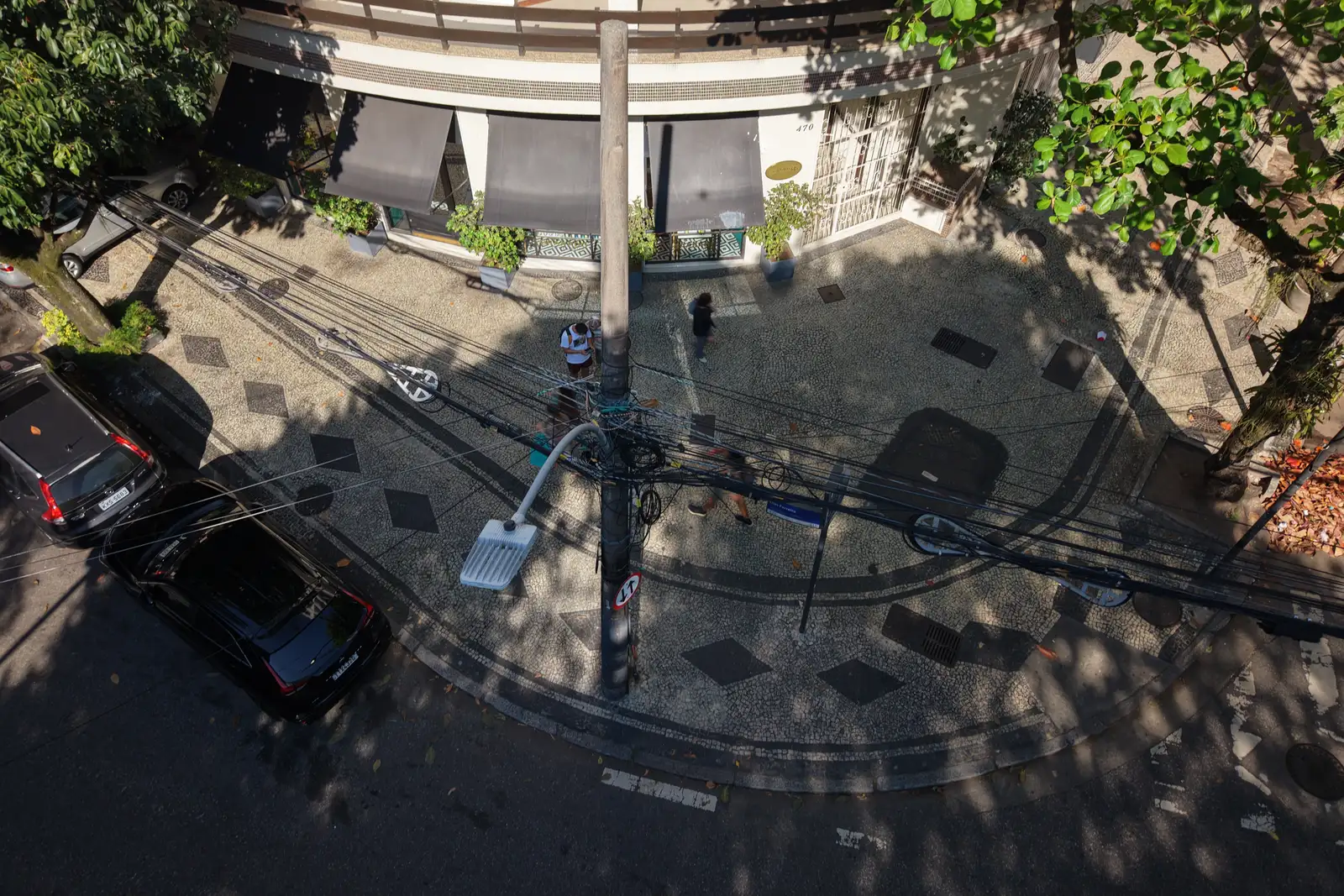 Aerial view of the corner at Rua Dias Ferreira and Rua General Artigas in Leblon