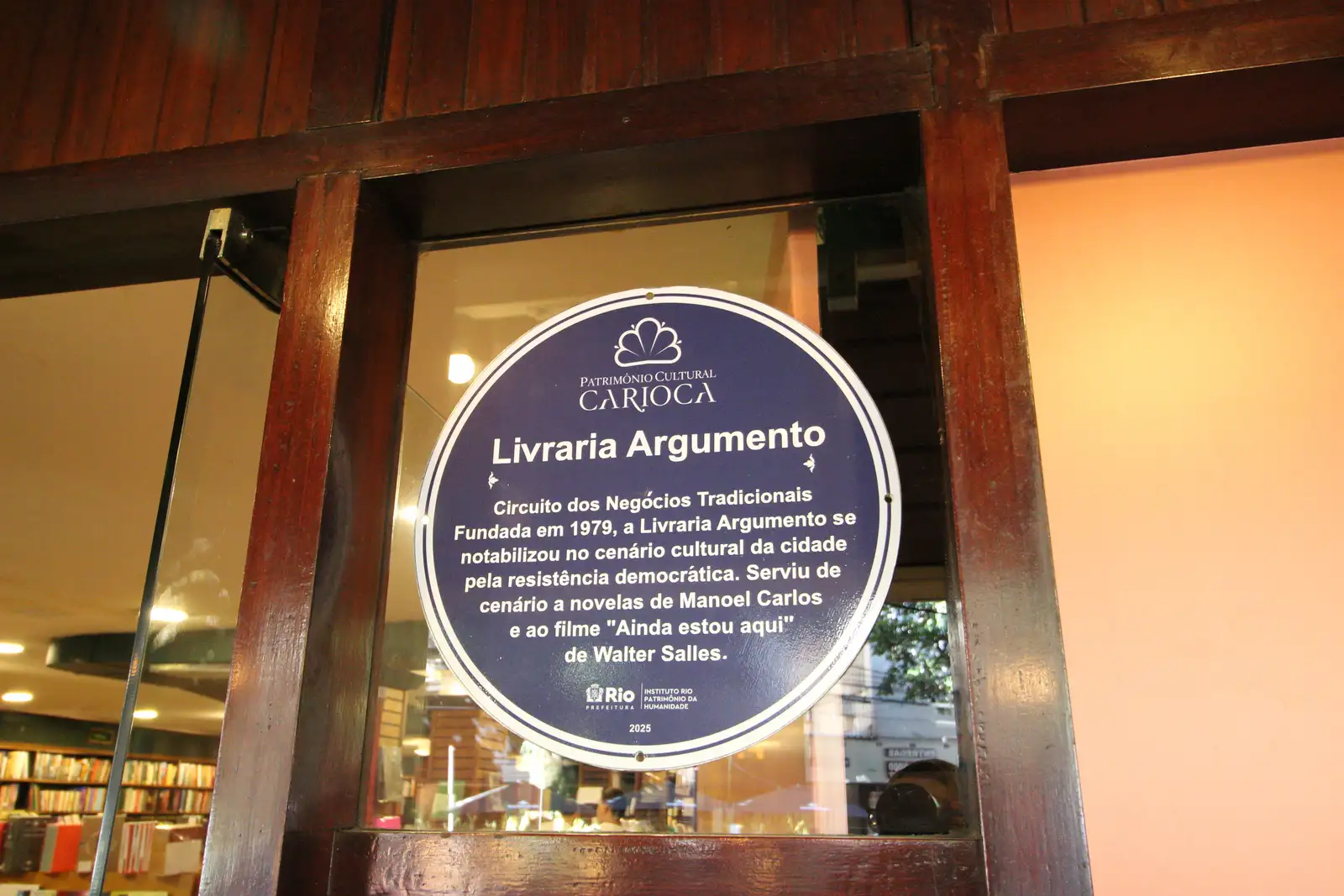 Carioca Cultural Heritage plaque at Livraria Argumento in Rio de Janeiro