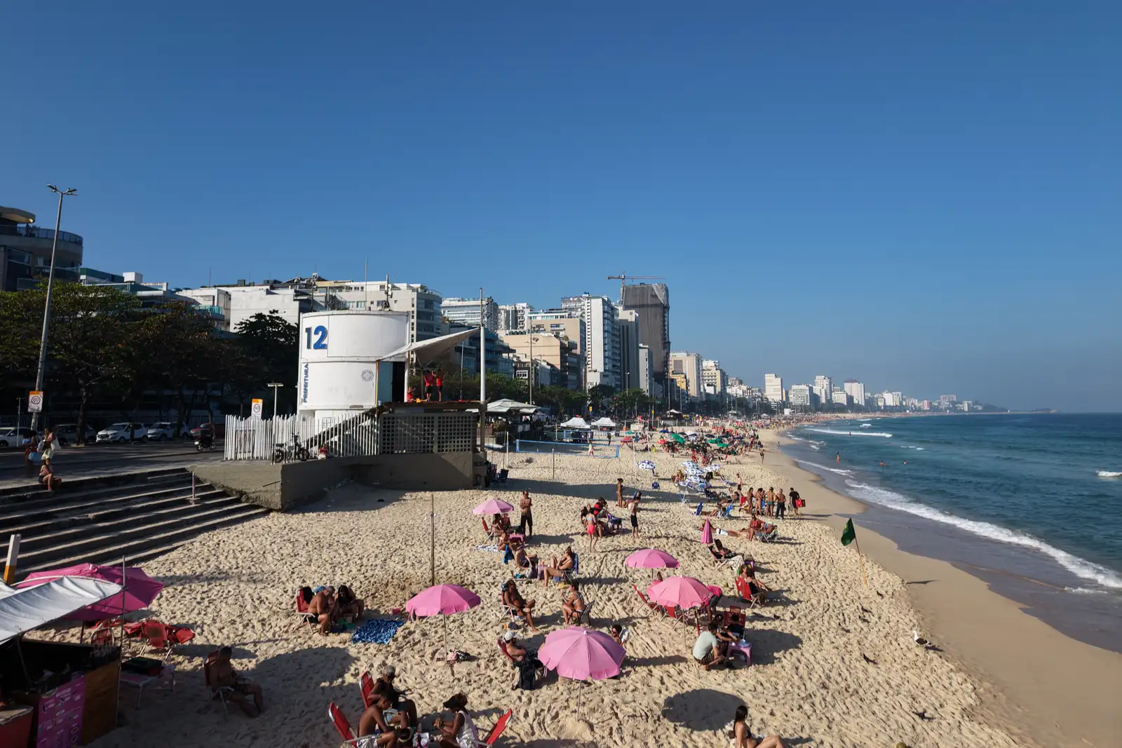 Praia do Leblon and Posto 12 on the Rio de Janeiro beachfront