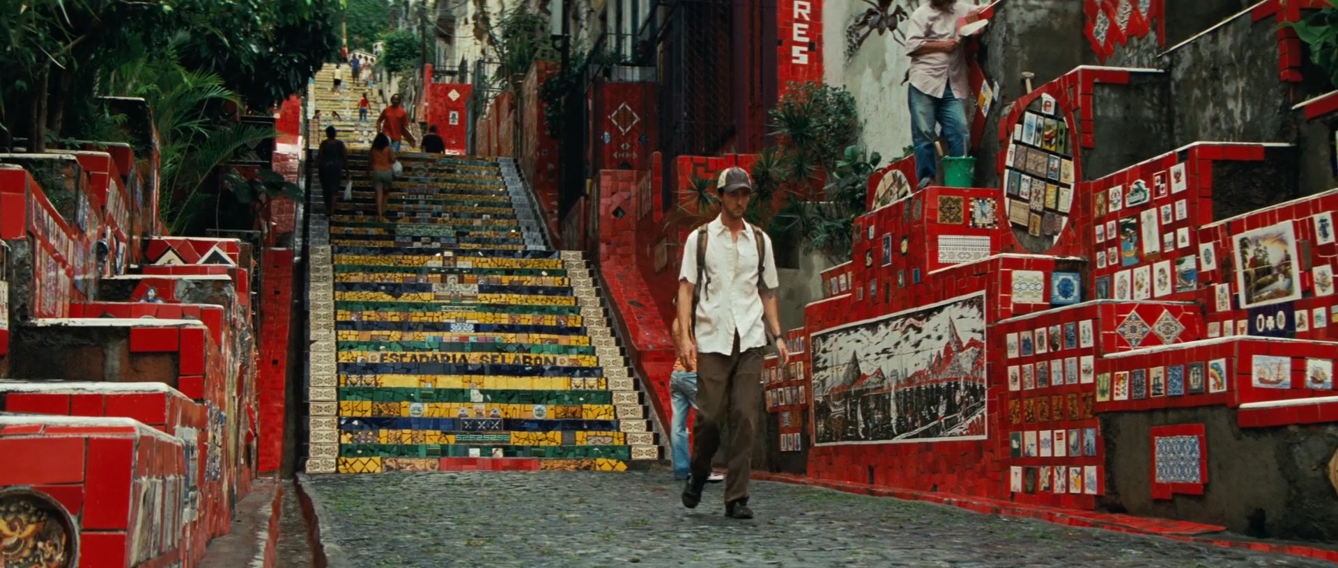 Bruce Banner at the foot of the Selarón Steps