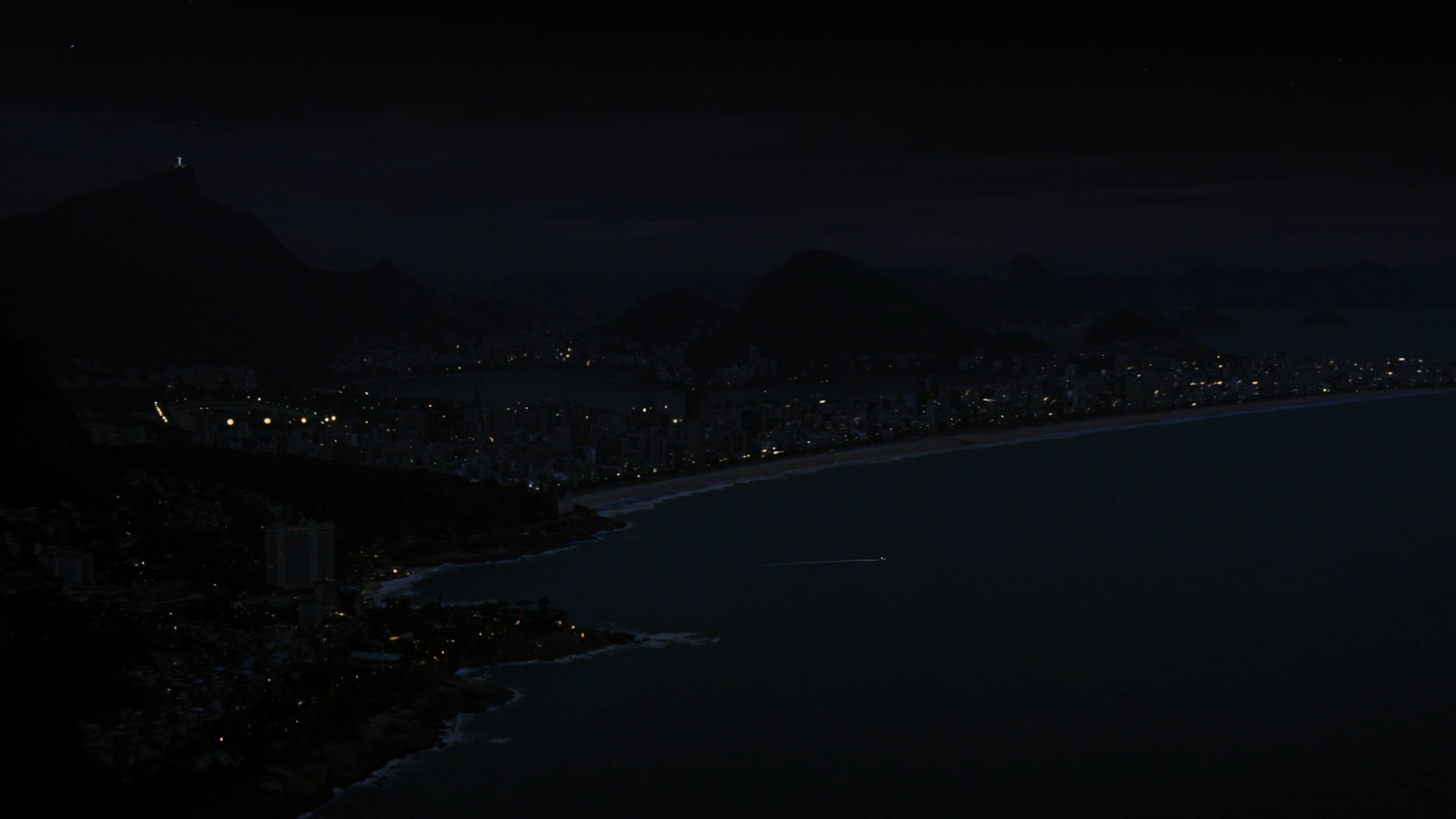 The speedboat leaves the coast beside Sheraton Grand Rio at night