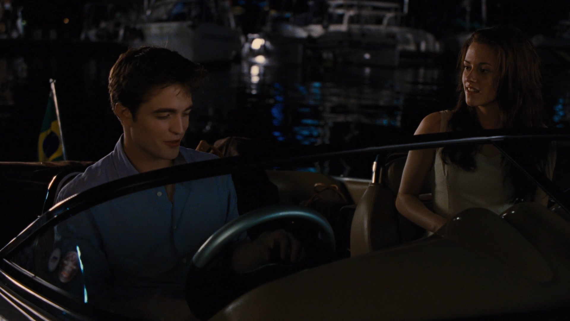 Bella and Edward aboard the speedboat bound for Isle Esme