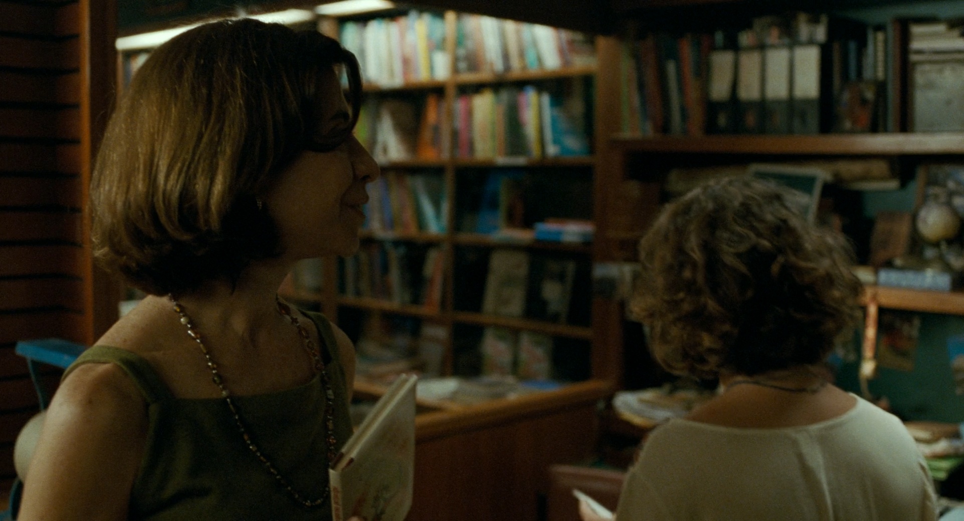 Eunice Paiva inside Livraria Argumento in I'm Still Here (2024)